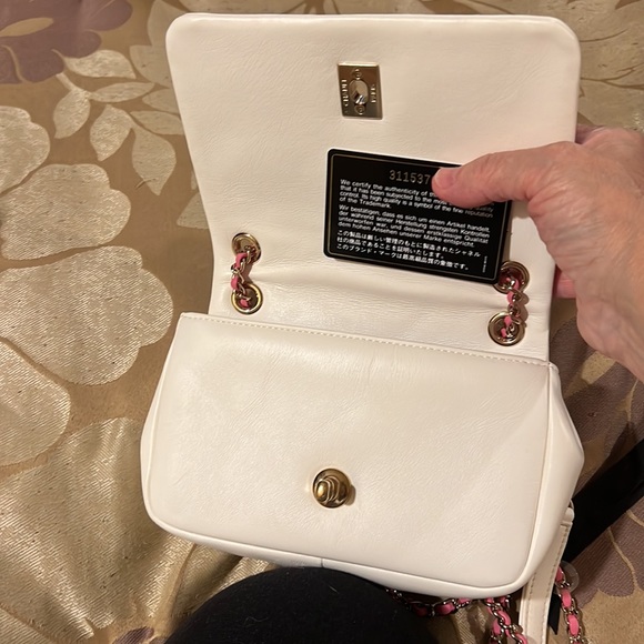 🎉🎉Chanel Very Rare Small Flap Bag - Host Pick🎉🎉 - Picture 7 of 8